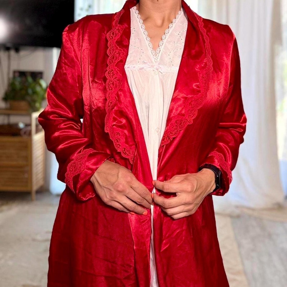 Vintage Red Satin Robe w/ Lace Trim – Tender Moments by Intime – L